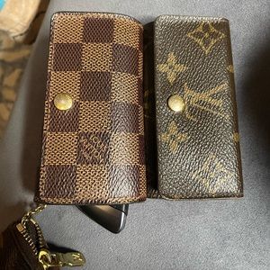 Monogram LOUIS VUITTON 4 key ring holder—AUTHENTIC